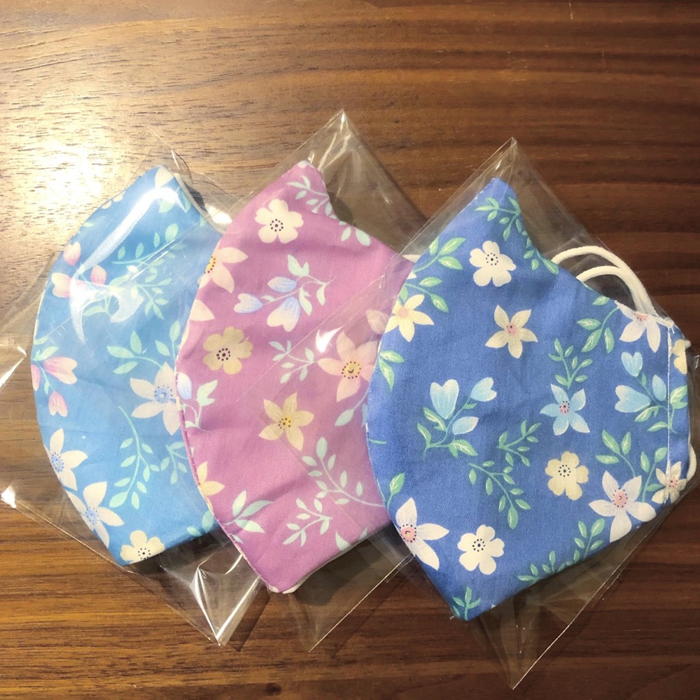 Flower fashion face mask.